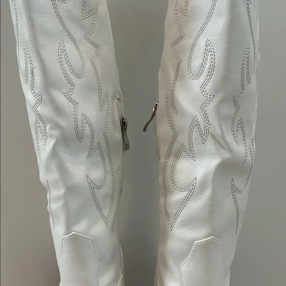 New White Leather Western-Style Women's Boots - Picture 5 of 15